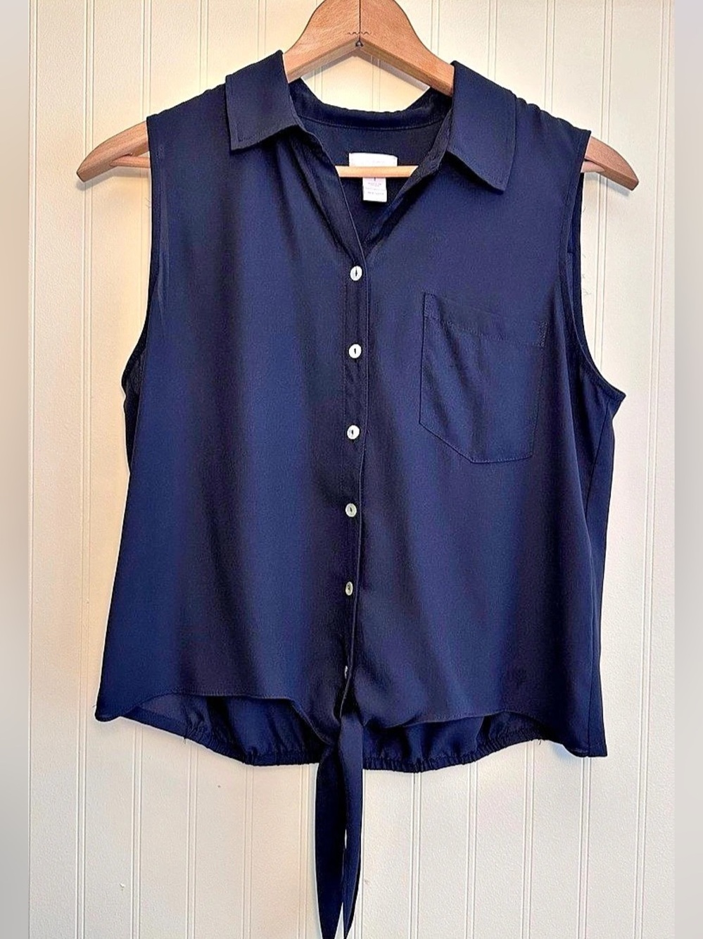 Chico’s Sleeveless Button Front Top in Black Size 1/ Small Like New